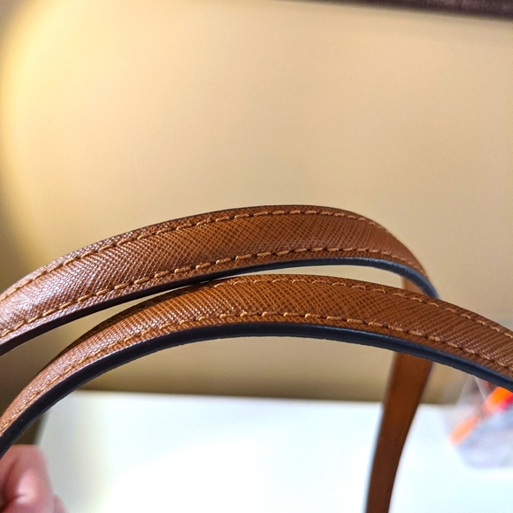 Michael Kors Jet Set Large Snap Pocket Tote - Picture 8 of 13